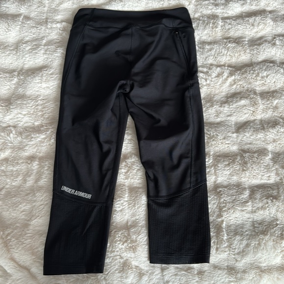 Under Armour Black Capri Active Leggings - Picture 2 of 4